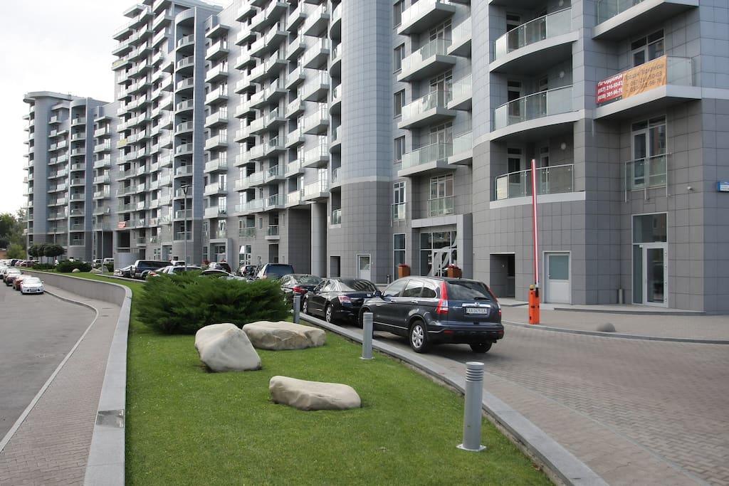 Apartments Raisy Okipnoi Kyiv Exterior photo